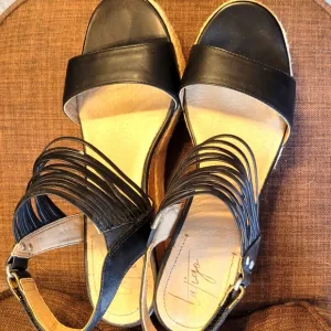NWOB Latigo Black Leather Women's Sandals