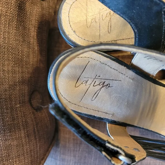 NWOB Latigo Black Leather Women's Sandals