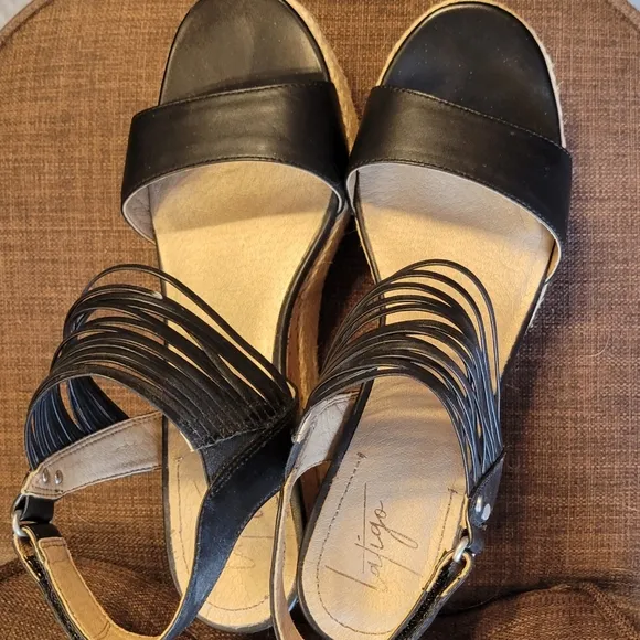 NWOB Latigo Black Leather Women's Sandals