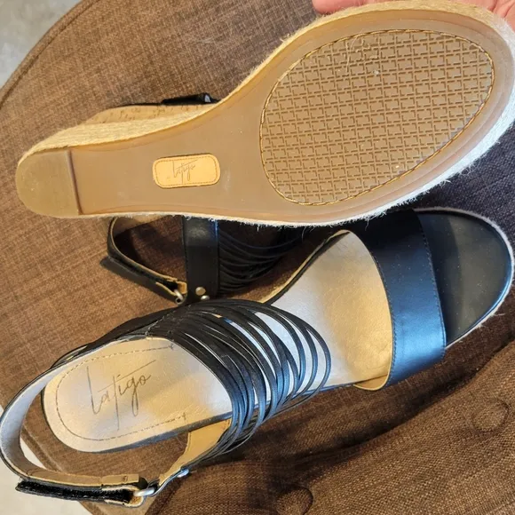 NWOB Latigo Black Leather Women's Sandals