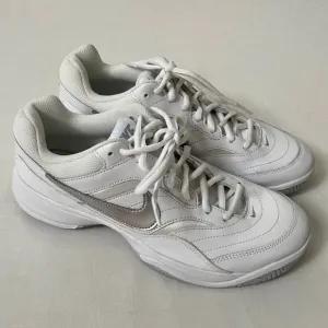 NWOB NIKE Leather Tennis Shoes Sneakers White Size 9.5W