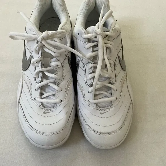 NWOB NIKE Leather Tennis Shoes Sneakers White Size 9.5W