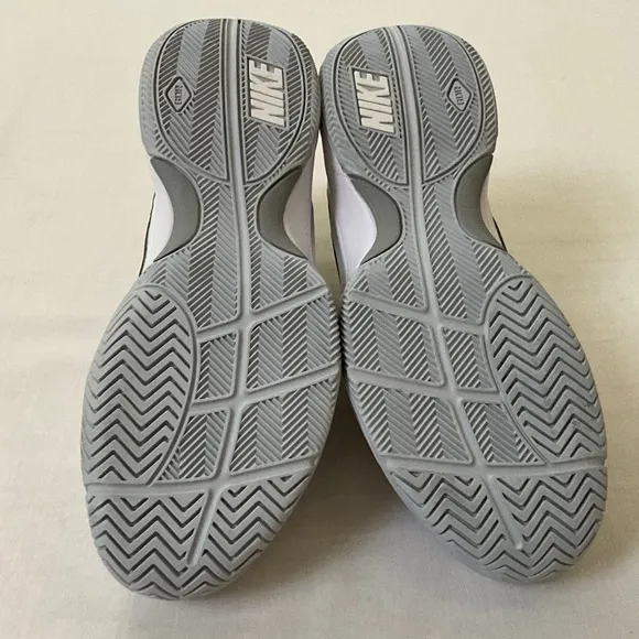 NWOB NIKE Leather Tennis Shoes Sneakers White Size 9.5W