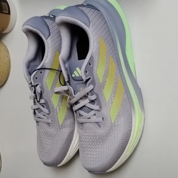 nwob Supernova Solutions  tennis shoes