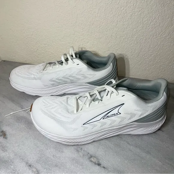 NWOT Altra Mens Rivera 4 Road Running Shoe White