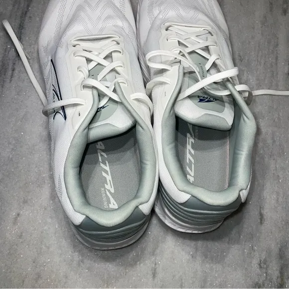 NWOT Altra Mens Rivera 4 Road Running Shoe White