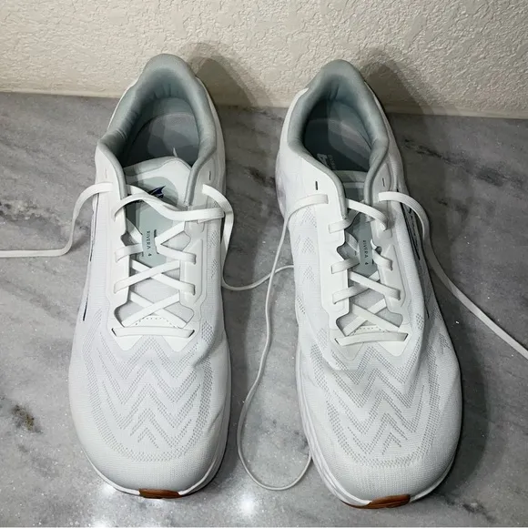 NWOT Altra Mens Rivera 4 Road Running Shoe White