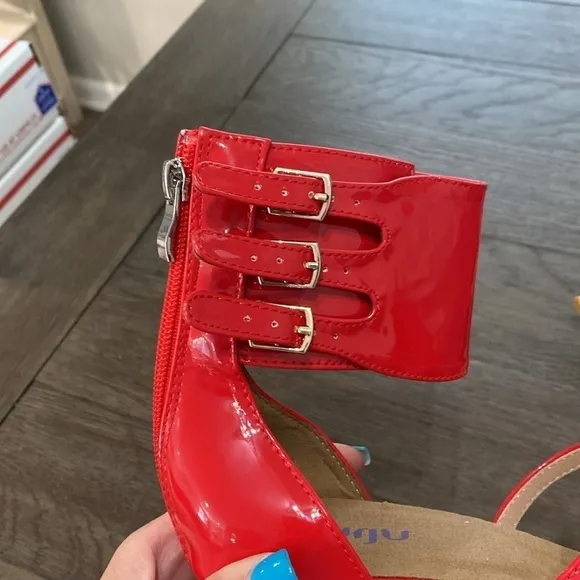 NWT BURJU Amante Thick Ankle Strap Heeled Sandals | Red | 9 1/2