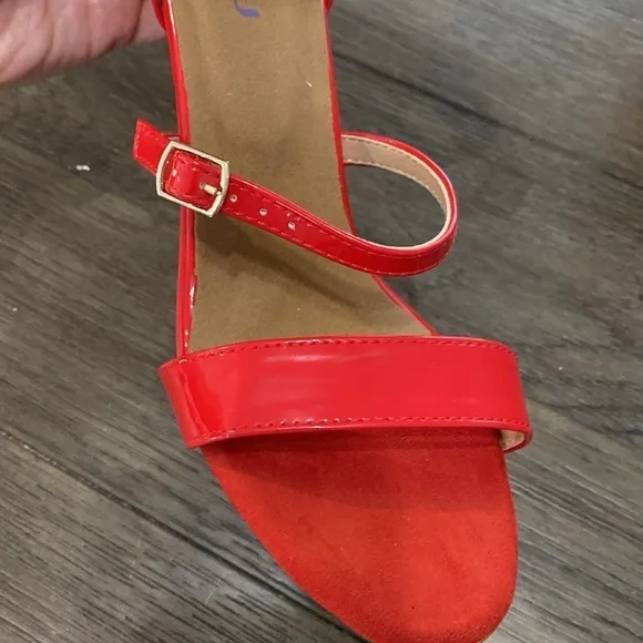 NWT BURJU Amante Thick Ankle Strap Heeled Sandals | Red | 9 1/2