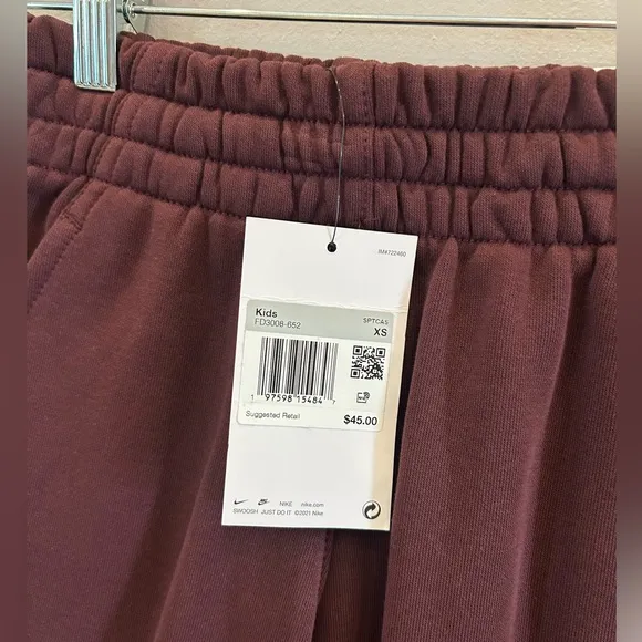 NWT 🍃 KIDS NIKE  Club Fleece Joggers Pants / sweats - size XS