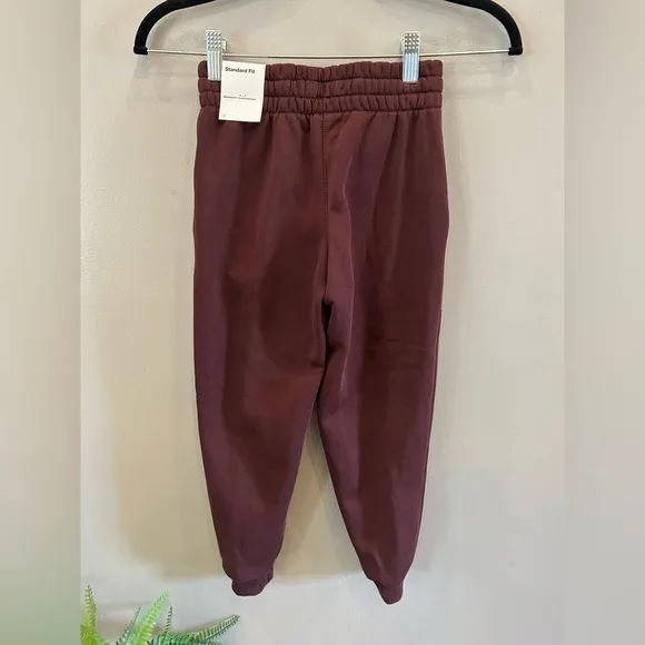 NWT 🍃 KIDS NIKE  Club Fleece Joggers Pants / sweats - size XS