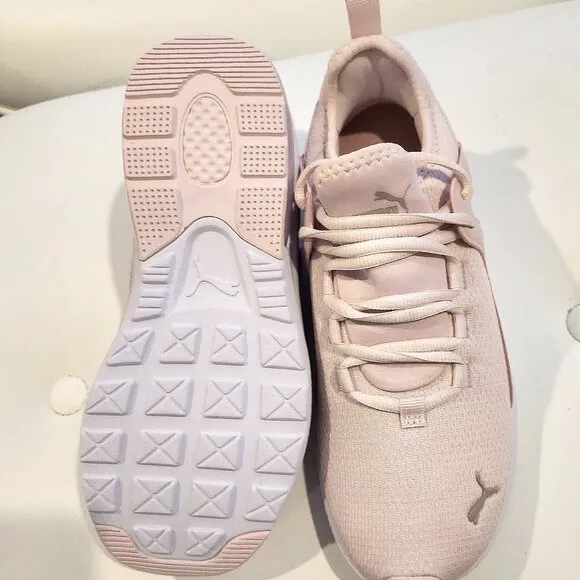 NWT Women/Youth Athletic Shoes SZ 7 .5 woman's 5.5 Pale Pink Puma Brand New !!