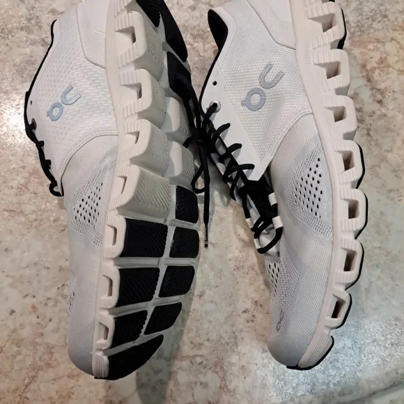 On Cloud X 2.0 White Black Cloudtec Running Shoes (40.99707) Men's Size 11.5 EUC