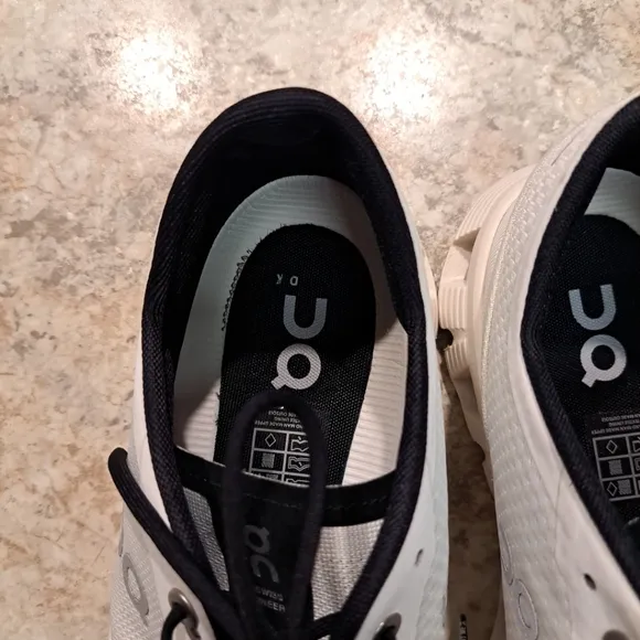 On Cloud X 2.0 White Black Cloudtec Running Shoes (40.99707) Men's Size 11.5 EUC
