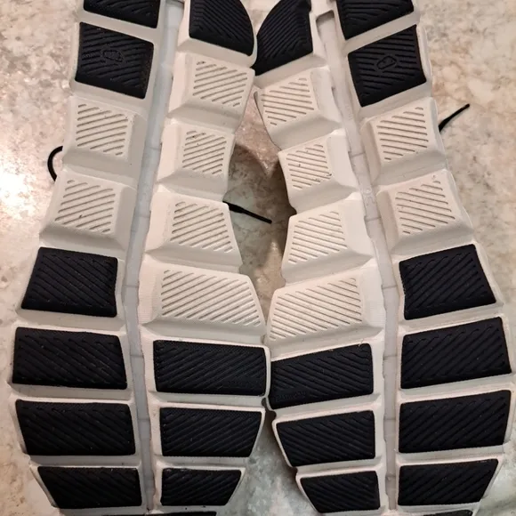On Cloud X 2.0 White Black Cloudtec Running Shoes (40.99707) Men's Size 11.5 EUC