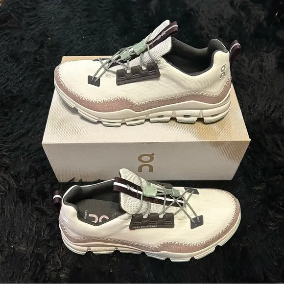 ON CLOUDAWAY Ice Moss athletic training shoes sneakers women’s 8.5 new in box