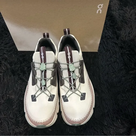 ON CLOUDAWAY Ice Moss athletic training shoes sneakers women’s 8.5 new in box
