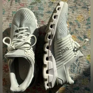 On Cloudswift Womens Running Shoes, Glacier/White