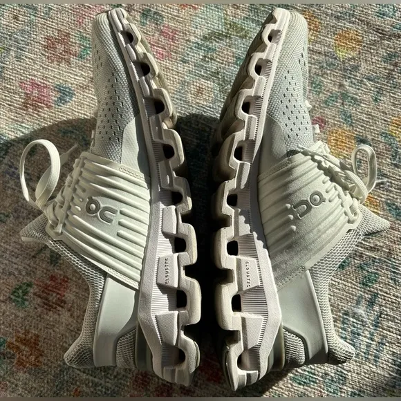On Cloudswift Womens Running Shoes, Glacier/White
