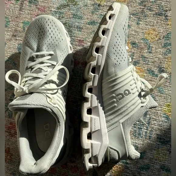 On Cloudswift Womens Running Shoes, Glacier/White