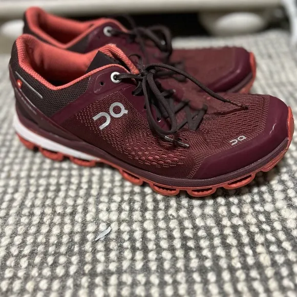 ON Running Cloudsurfer 5 Burgundy Shoes Size 8