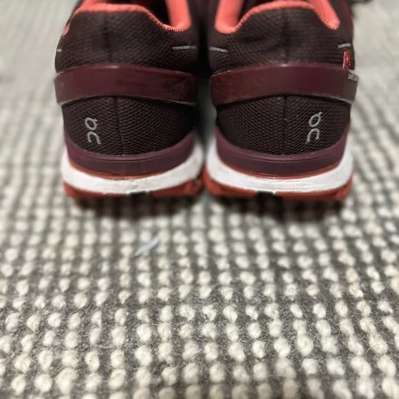 ON Running Cloudsurfer 5 Burgundy Shoes Size 8