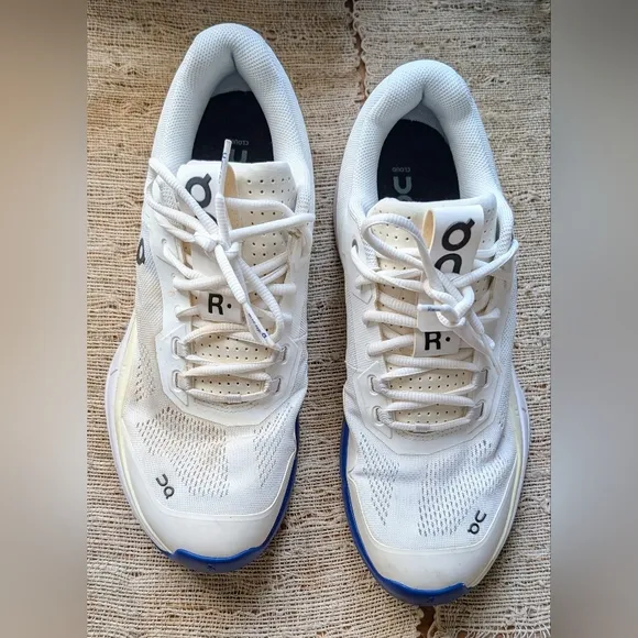 On Running THE ROGER Pro Tennis Shoe in White and Indigo
