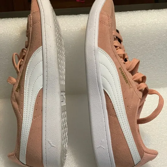 Puma Pink sneakers/tennis shoes size 6.5 *Only wore Once* 💚