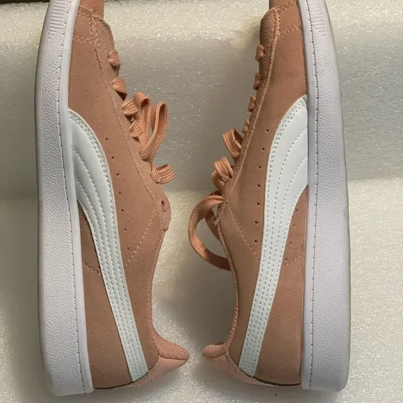 Puma Pink sneakers/tennis shoes size 6.5 *Only wore Once* 💚