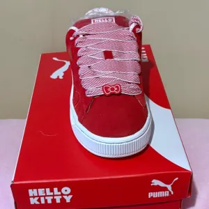 PUMA x HELLO KITTY® AND FRIENDS Suede XL Red Bow shoes women’s sizing new in box