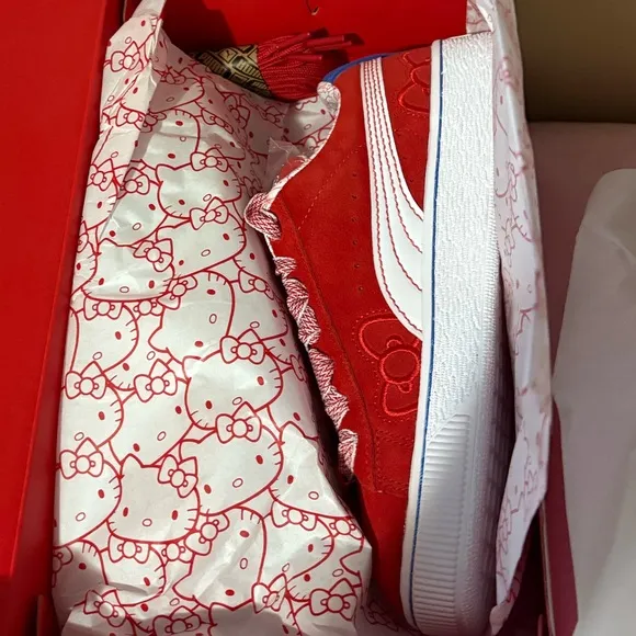 PUMA x HELLO KITTY® AND FRIENDS Suede XL Red Bow shoes women’s sizing new in box