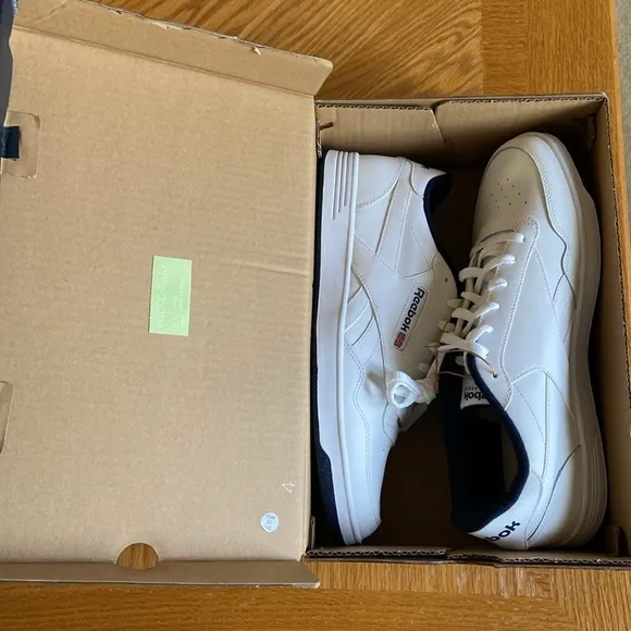 REEBOK CLUB MEMT Men’s White Tennis Shoes
