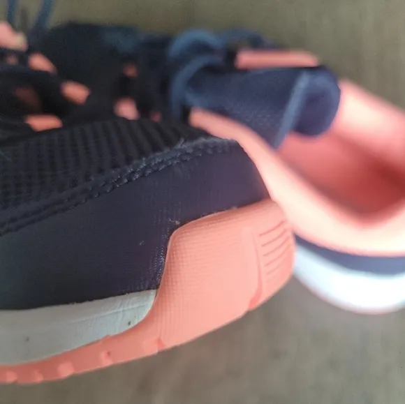 Reebok Girls US Sz 5 EUR 36.5 Road Supreme Navy/Peach CN4198 running shoes NWOT.