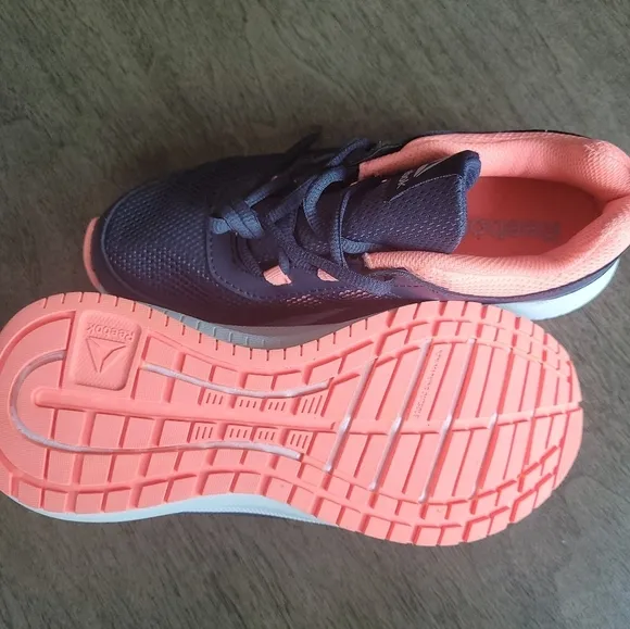 Reebok Girls US Sz 5 EUR 36.5 Road Supreme Navy/Peach CN4198 running shoes NWOT.