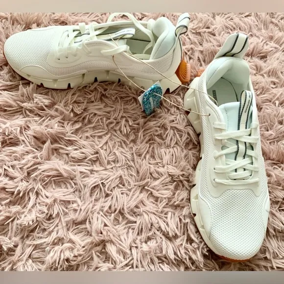 Reebok Runners Tennis shoes NWT