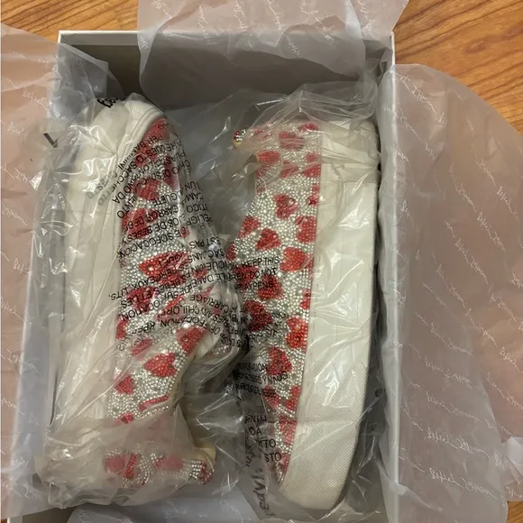 Rhinestone heart tennis shoes