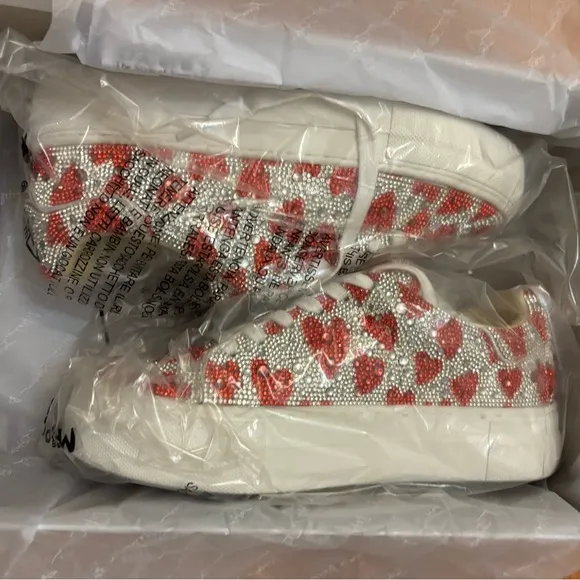 Rhinestone heart tennis shoes