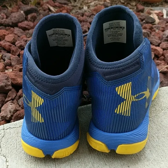 💖SALE💖HOST PICK💖Under Armour boys shoes