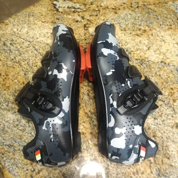 Santic Davee Men's Size 10.5 Road Bike Camouflage Shoes 3-Bolt Road Cleat Gray