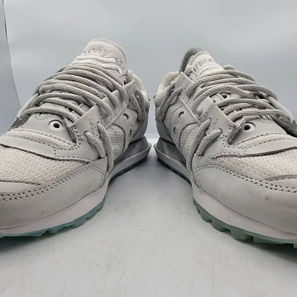 Saucony Jazz DST Mens Size 7 Grey Reflective Athletic Low Top Shoes S70547-2