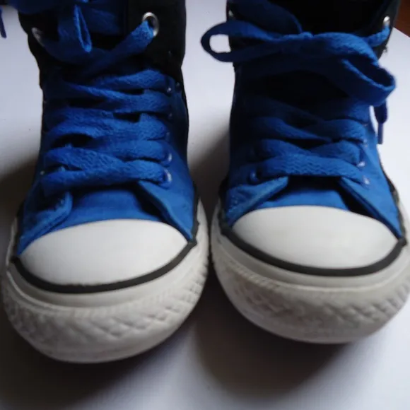 SIZE 2. Converse high top sneakers shoes.
