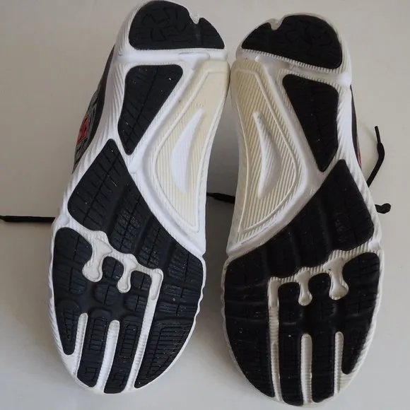 SIZE 6 Y. UNDER ARMOUR Boy's pre-school running sneakers shoes.