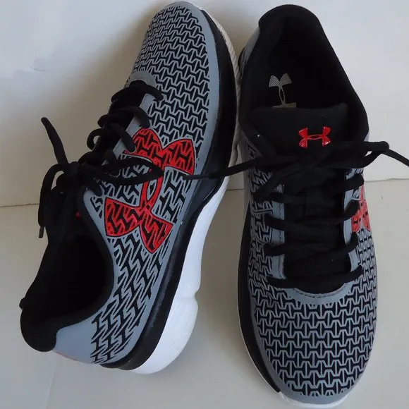 SIZE 6 Y. UNDER ARMOUR Boy's pre-school running sneakers shoes.