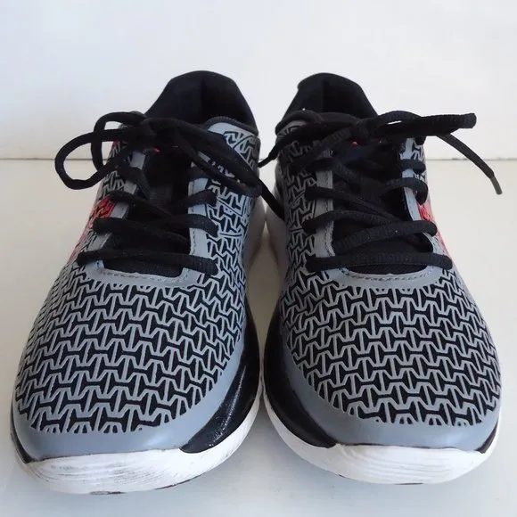 SIZE 6 Y. UNDER ARMOUR Boy's pre-school running sneakers shoes.