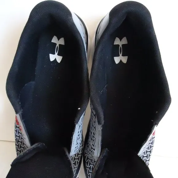 SIZE 6 Y. UNDER ARMOUR Boy's pre-school running sneakers shoes.