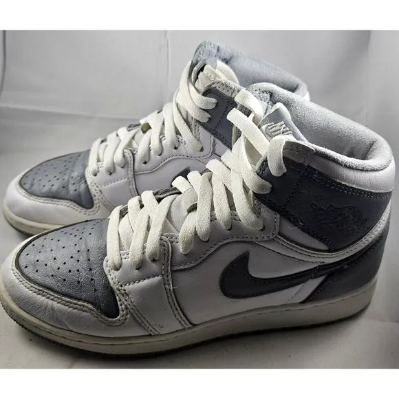 Size 6y - Jordan 1 Retro High OG Stealth