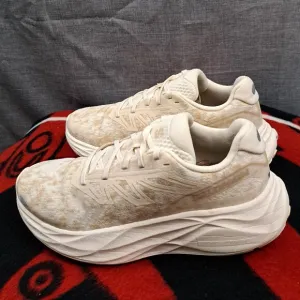 Size 8 Salomon Aero Glide 2 Vanilla/White Road Running Shoe Sneaker Women's