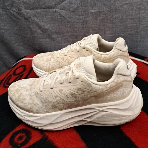 Size 8 Salomon Aero Glide 2 Vanilla/White Road Running Shoe Sneaker Women's