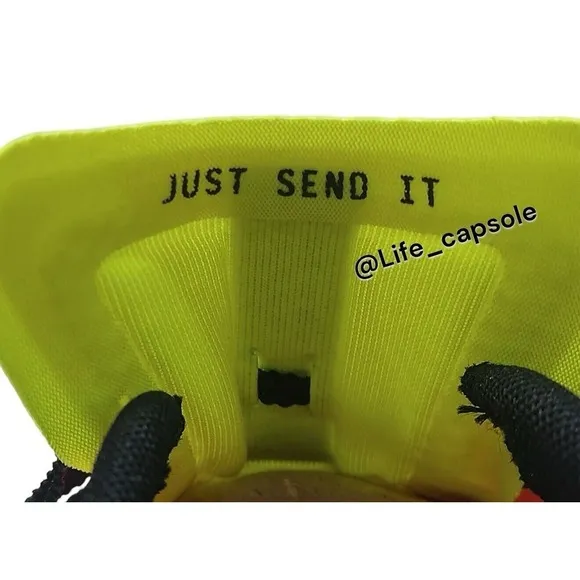 Size 9.5 Nike Zoom Rival Waffle 6 Racing Shoe Volt Hyper Pink Men's DX7998-700