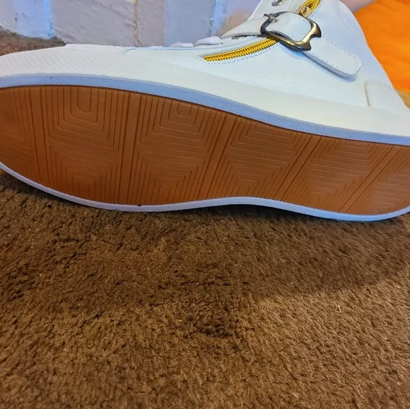 SPORT SHOES MEN SIZE 8